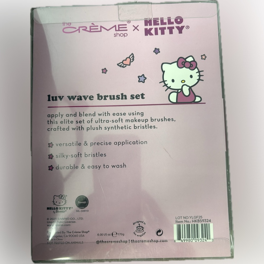 Hello Kitty Bundle Makeup bag, Brush set, lip liners and macaron lip balm - Picture 9 of 16